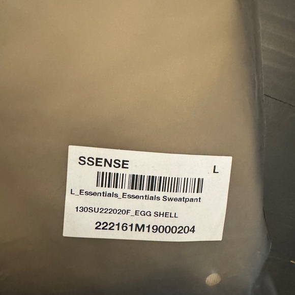 Essentials Fear of God Joggers Sweatpants. Eggshell. Large. - Picture 7 of 7